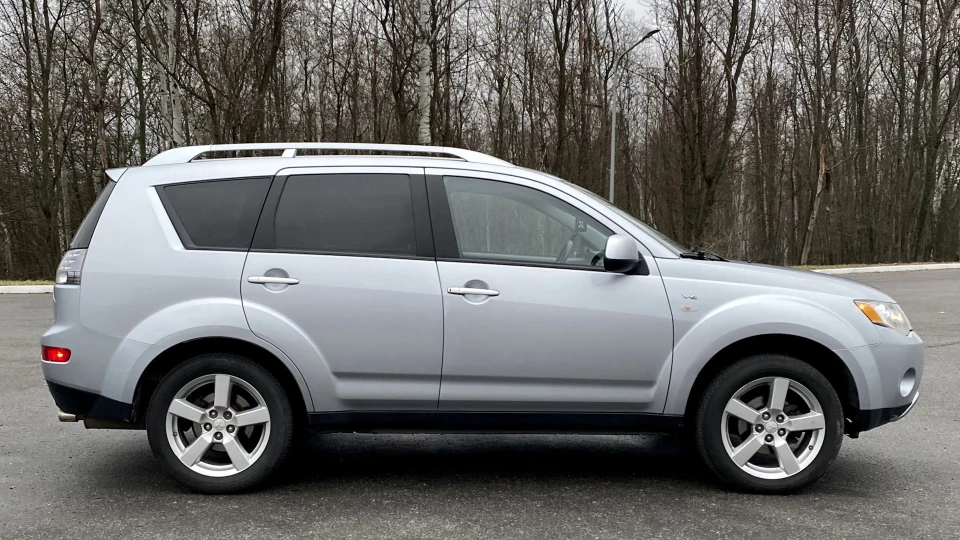 Mitsubishi Outlander XL XLS 3