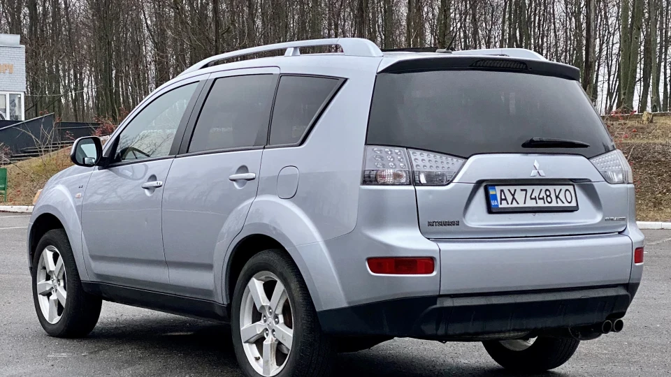 Mitsubishi Outlander XL XLS 4