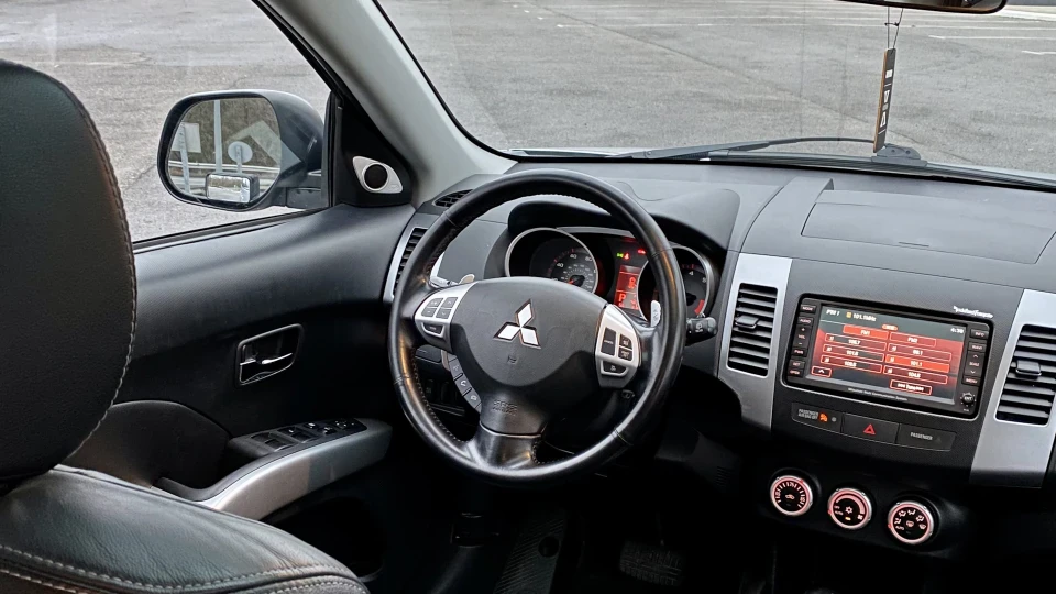 Mitsubishi Outlander XL XLS 5