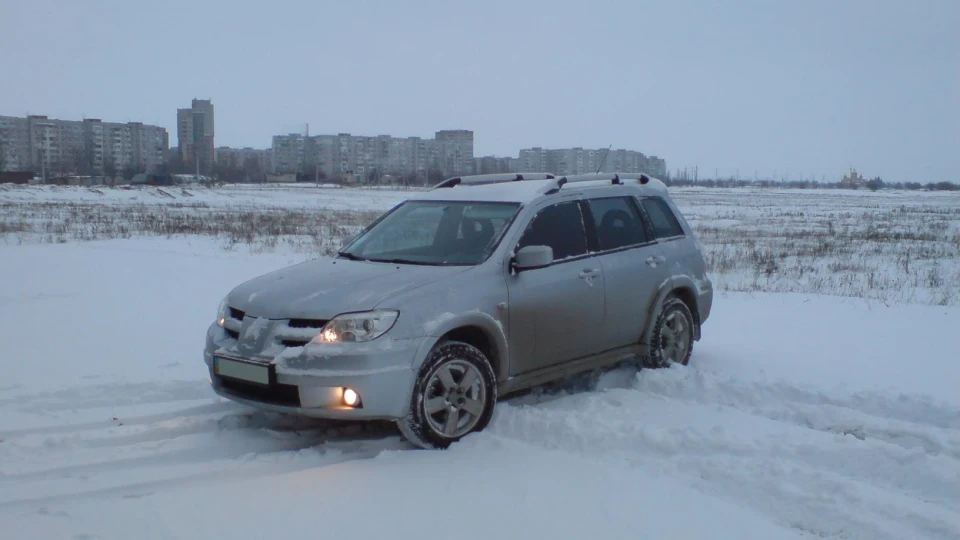 Mitsubishi Outlander 2