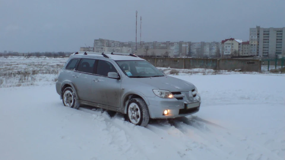 Mitsubishi Outlander 4