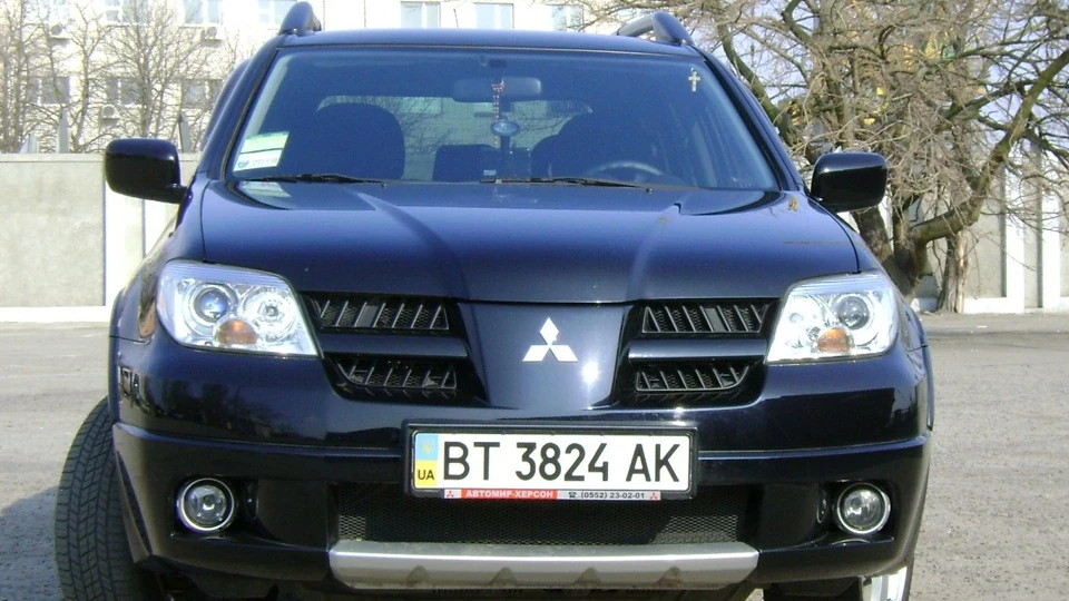 Mitsubishi Outlander 2