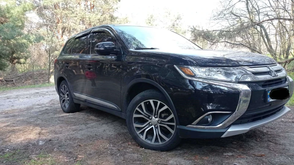 Mitsubishi Outlander 2