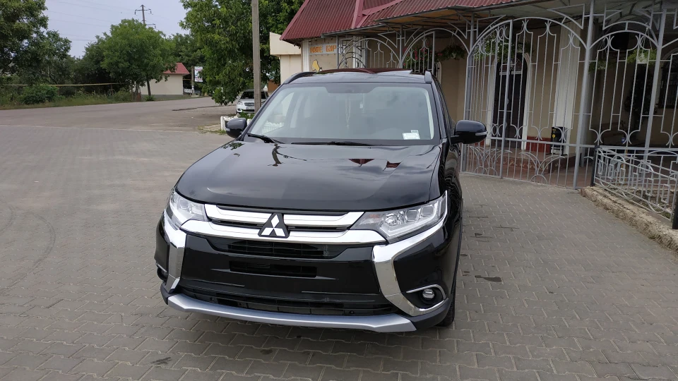 Mitsubishi Outlander 3