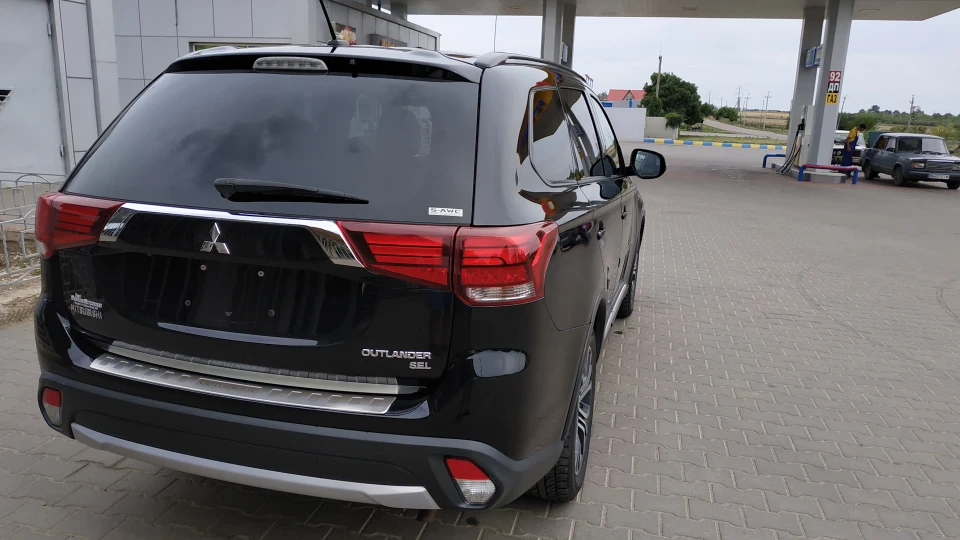 Mitsubishi Outlander 4