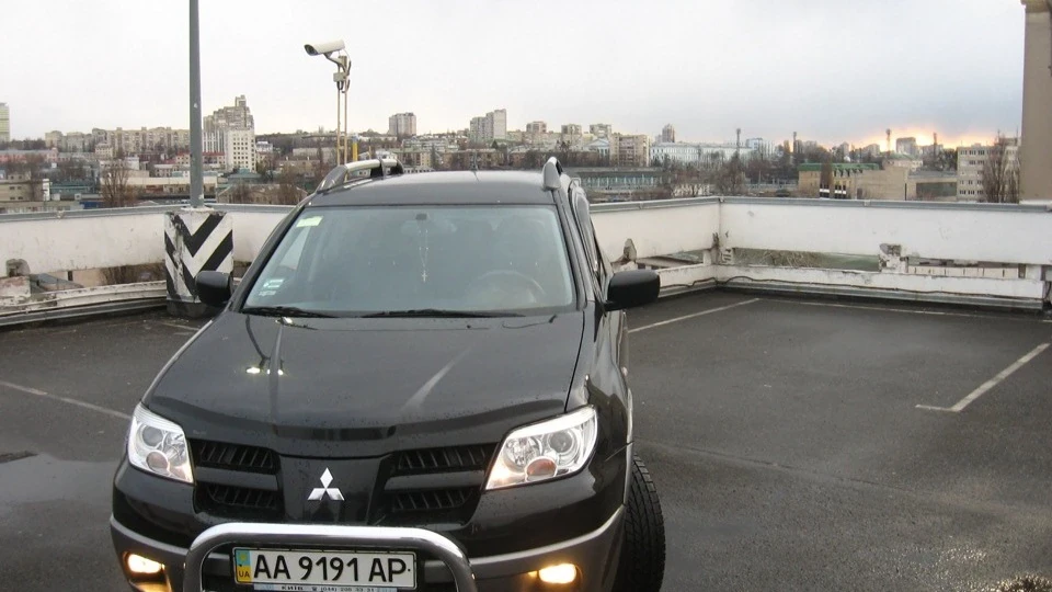 Mitsubishi Outlander 4