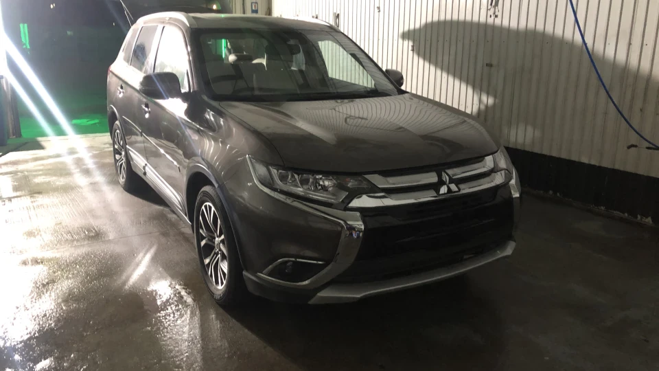 Mitsubishi Outlander 2