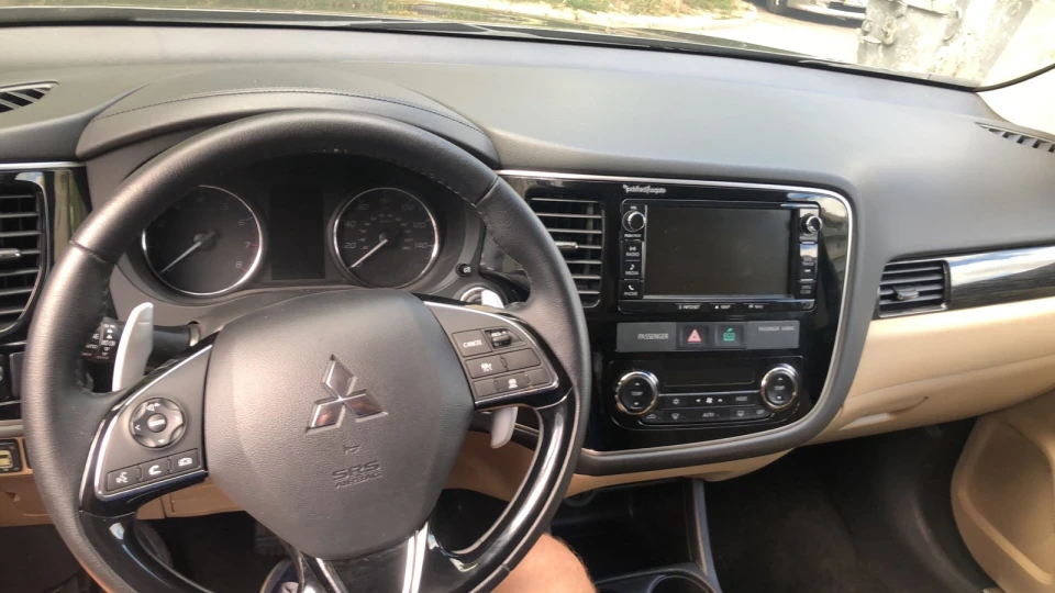Mitsubishi Outlander 3