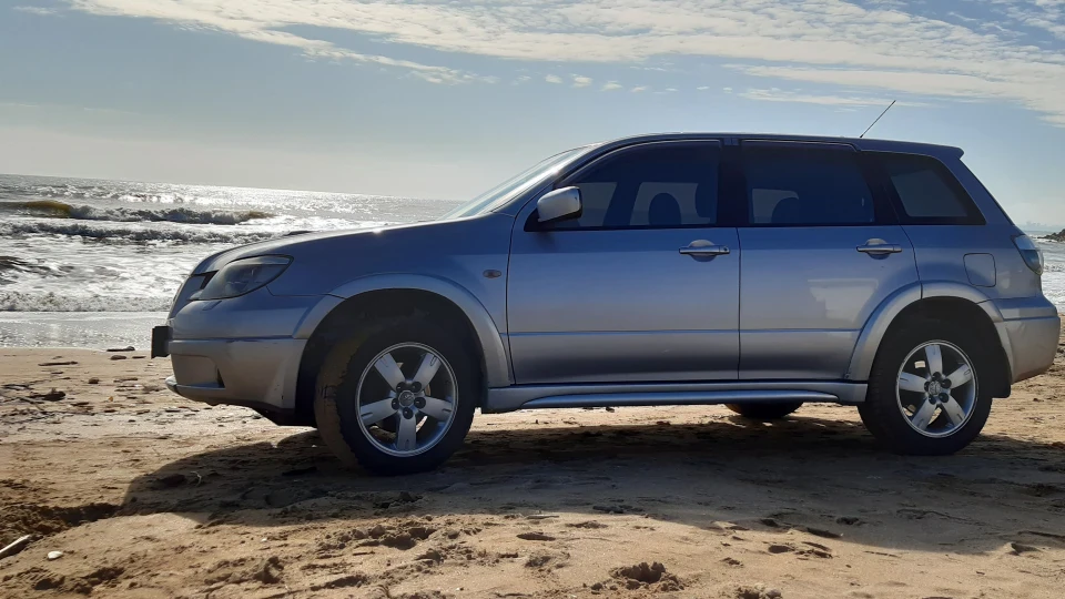 Mitsubishi Outlander 2
