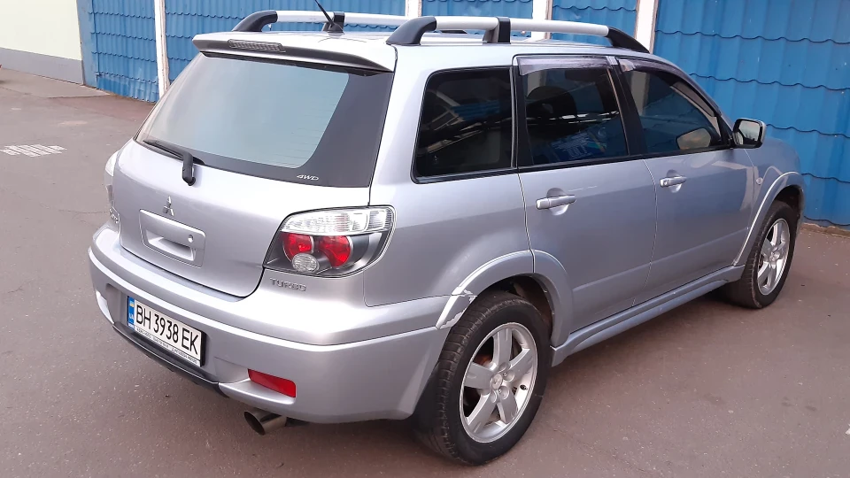 Mitsubishi Outlander 4