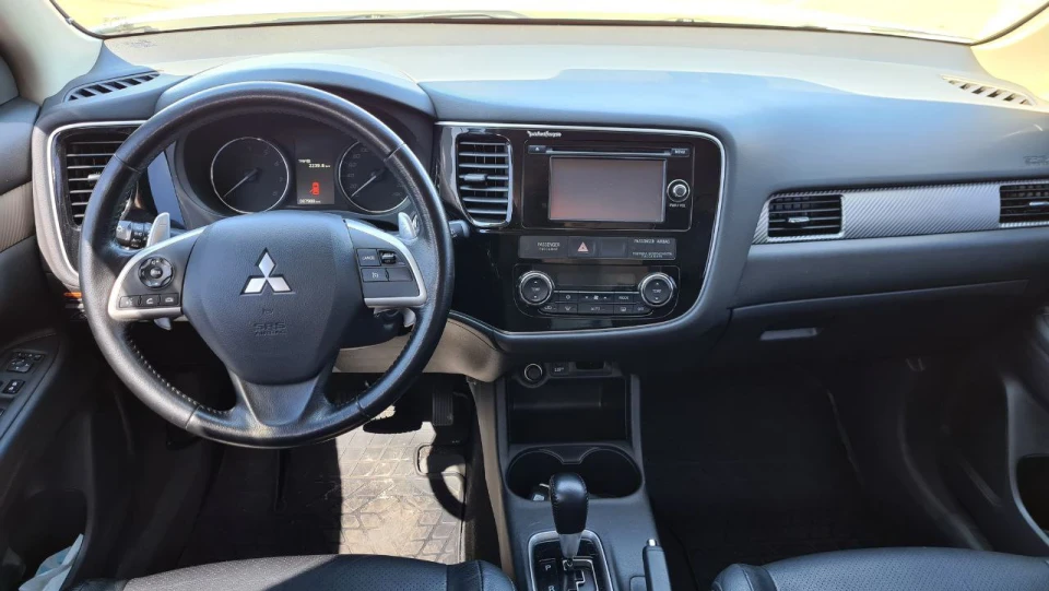 Mitsubishi Outlander 3