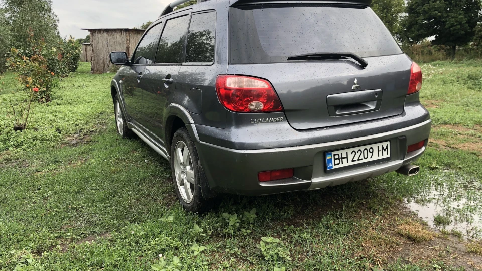 Mitsubishi Outlander 2