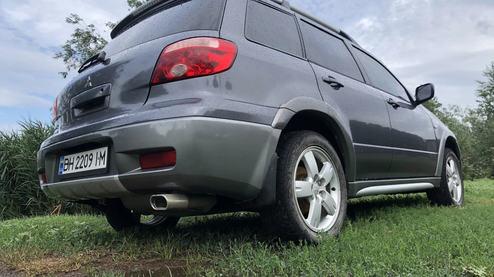 Mitsubishi Outlander 4