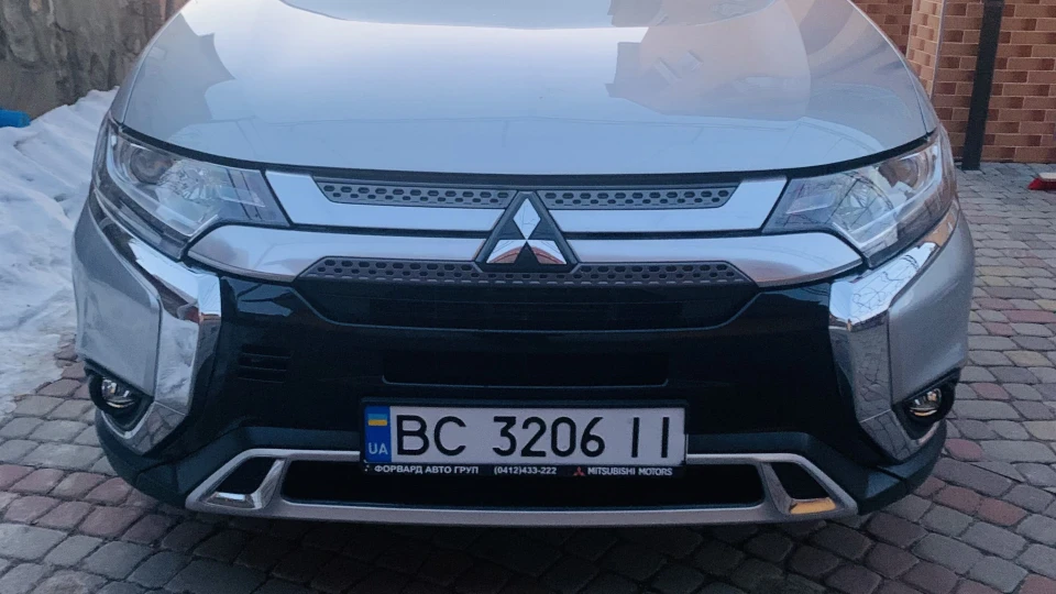Mitsubishi Outlander 2