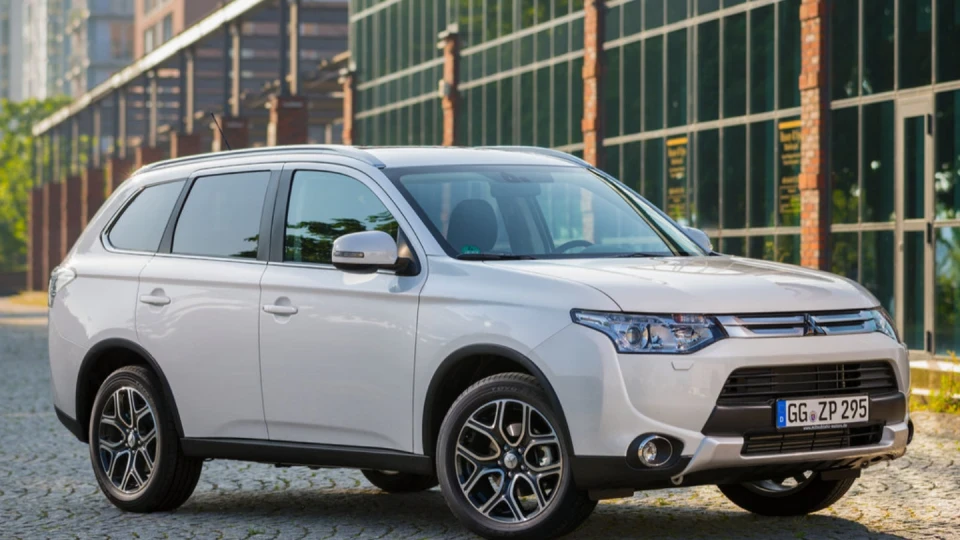 Mitsubishi Outlander 2
