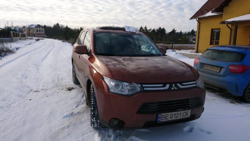 Mitsubishi Outlander 2