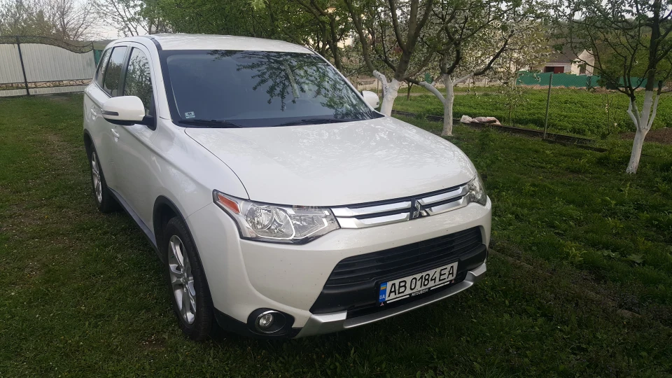 Mitsubishi Outlander 2
