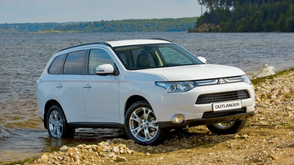 Mitsubishi Outlander 2