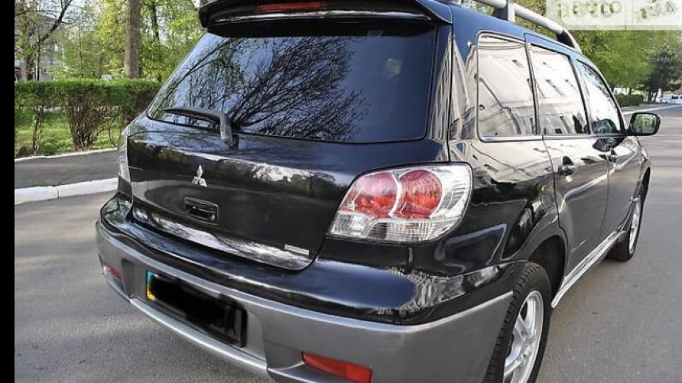 Mitsubishi Outlander 2