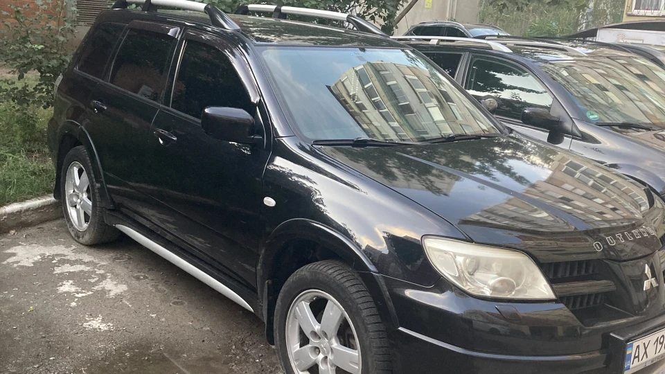 Mitsubishi Outlander 4