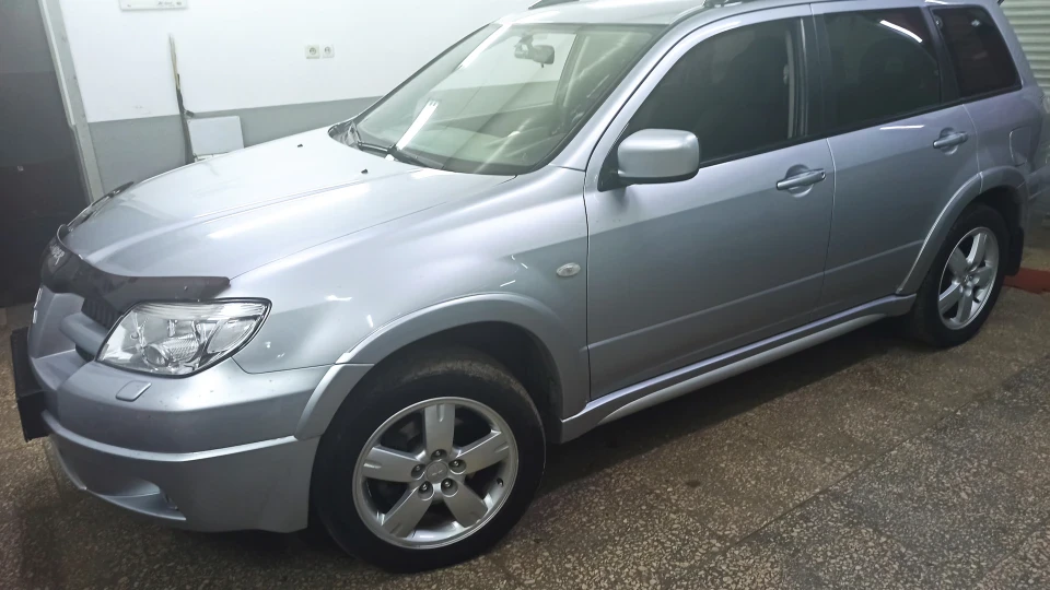 Mitsubishi Outlander 4