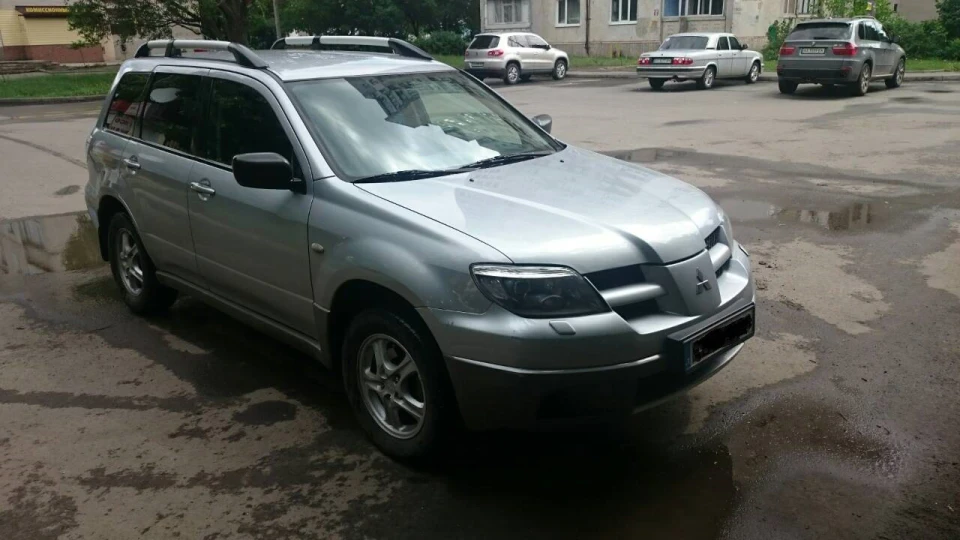 Mitsubishi Outlander 2