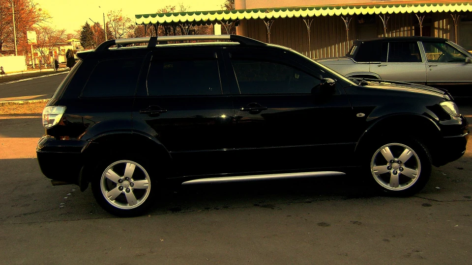 Mitsubishi Outlander 2