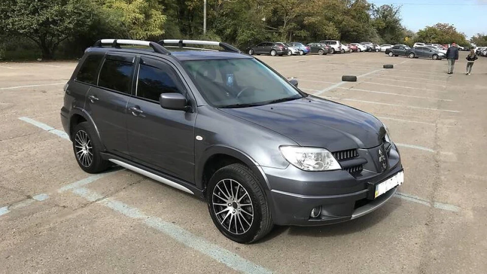 Mitsubishi Outlander 2