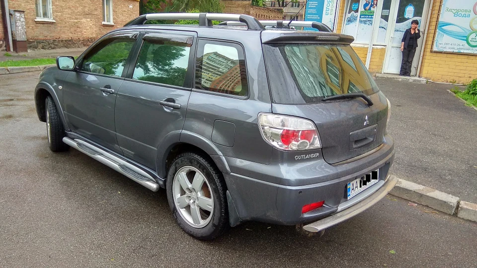 Mitsubishi Outlander 2