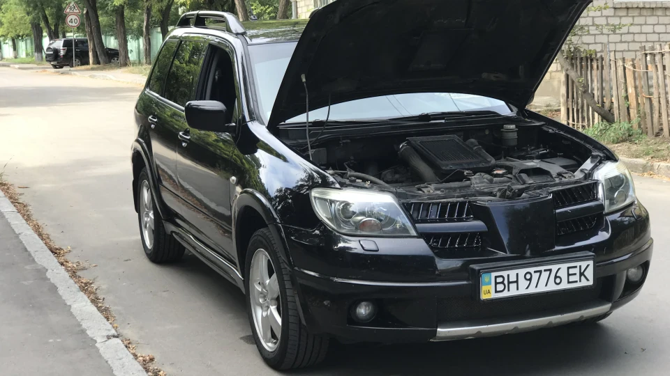 Mitsubishi Outlander 4