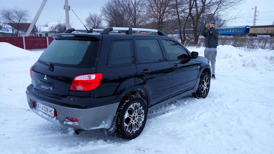 Mitsubishi Outlander 2