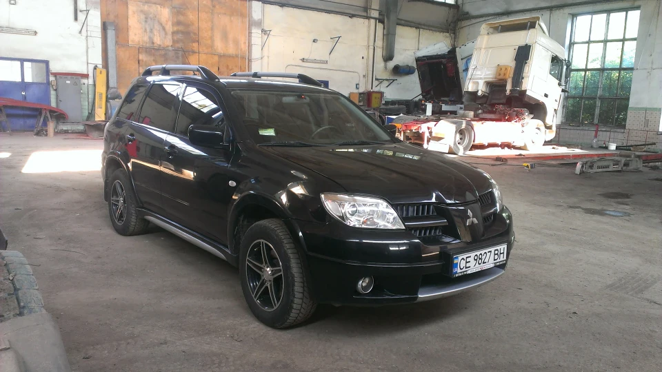 Mitsubishi Outlander 2