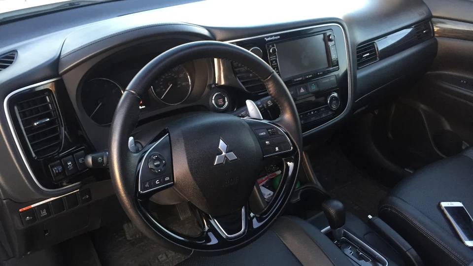Mitsubishi Outlander 4