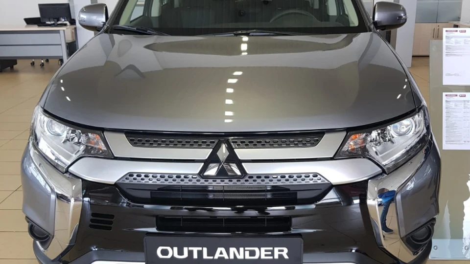 Mitsubishi Outlander 2