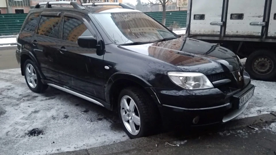 Mitsubishi Outlander 2