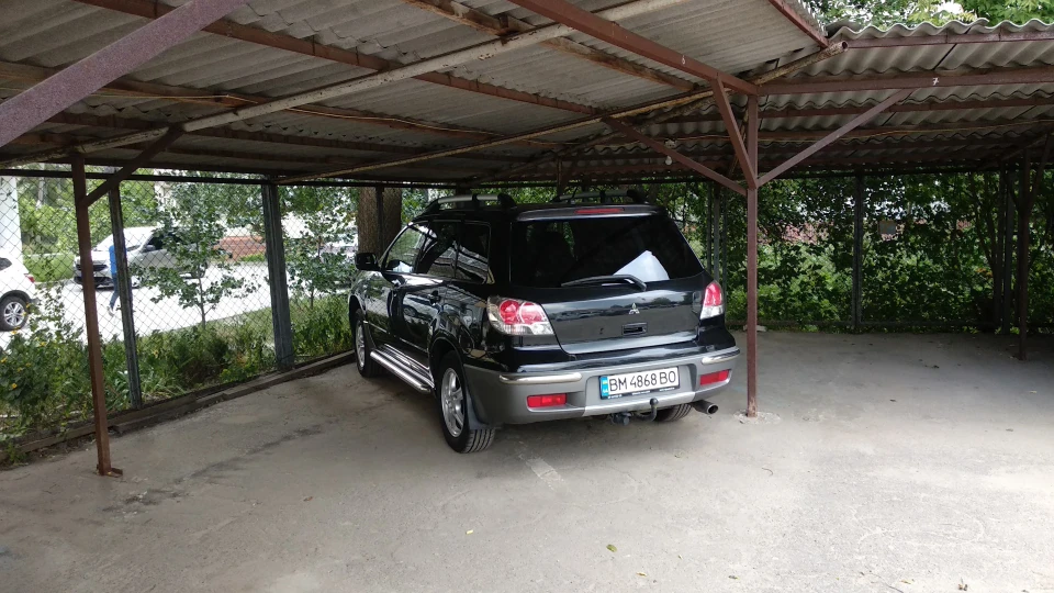 Mitsubishi Outlander 2