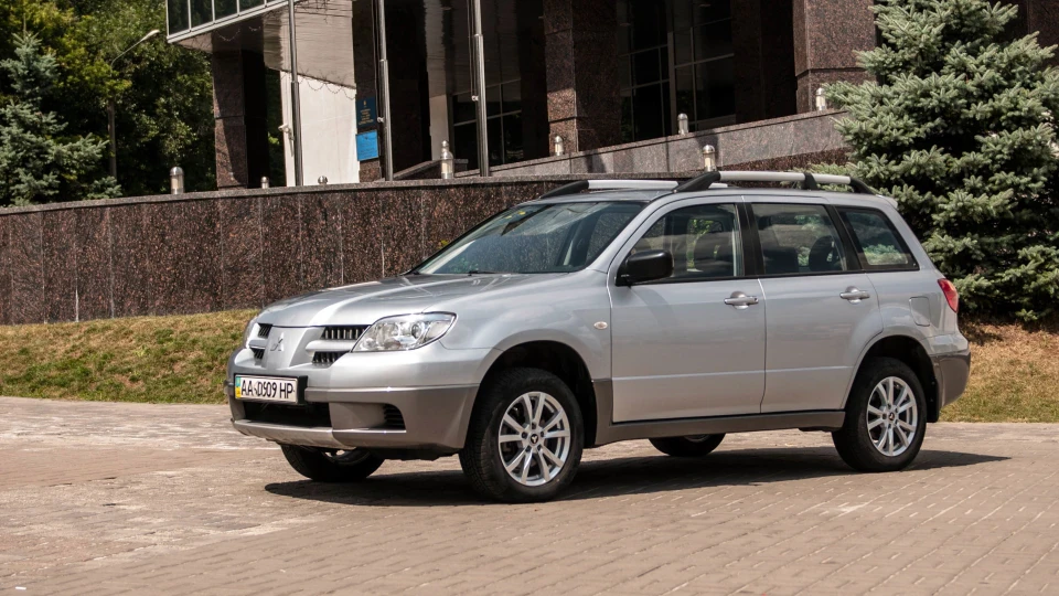 Mitsubishi Outlander 2