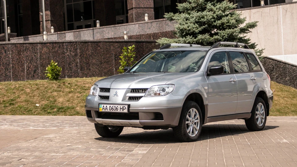 Mitsubishi Outlander 3