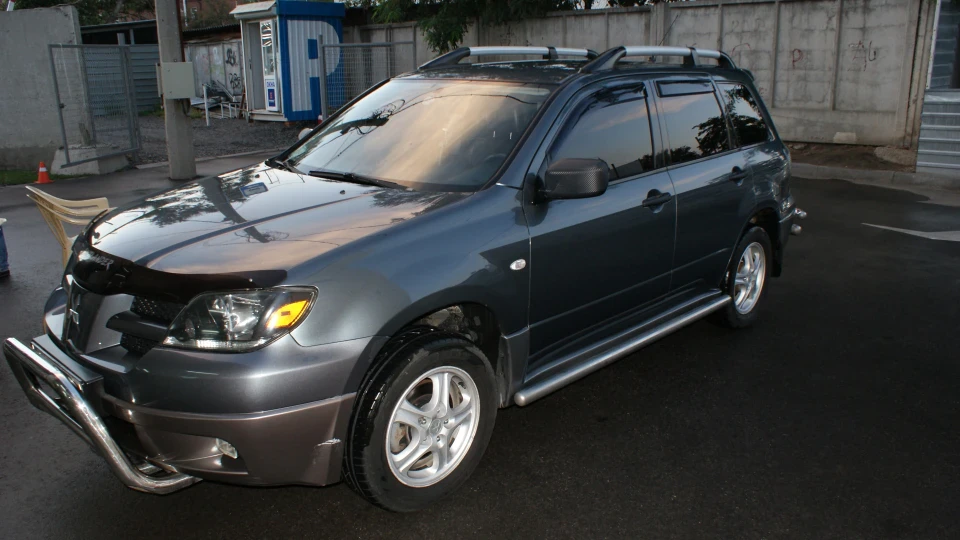 Mitsubishi Outlander 2