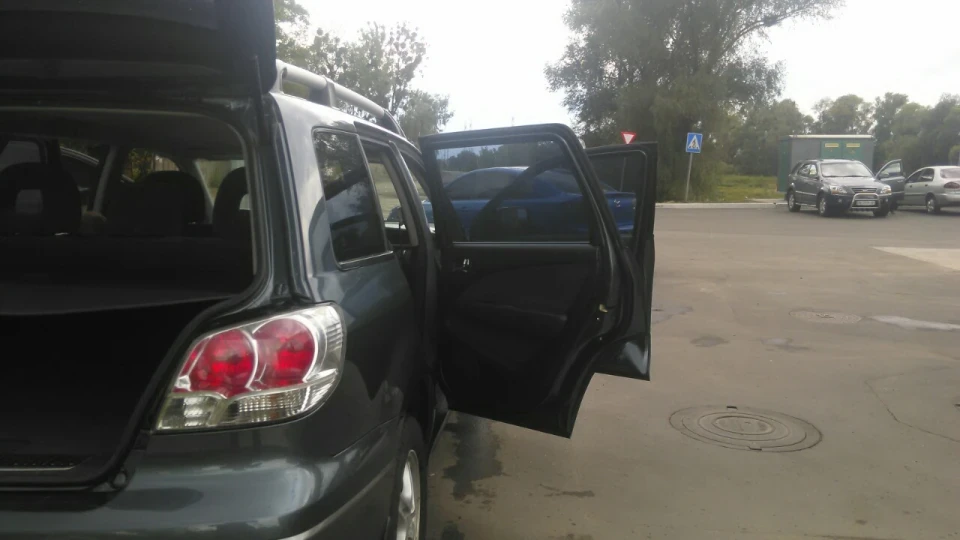 Mitsubishi Outlander 2