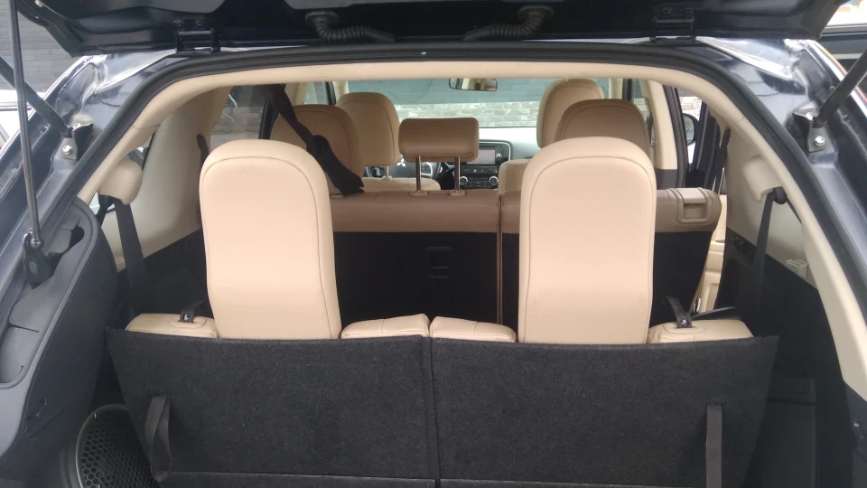 Mitsubishi Outlander 2