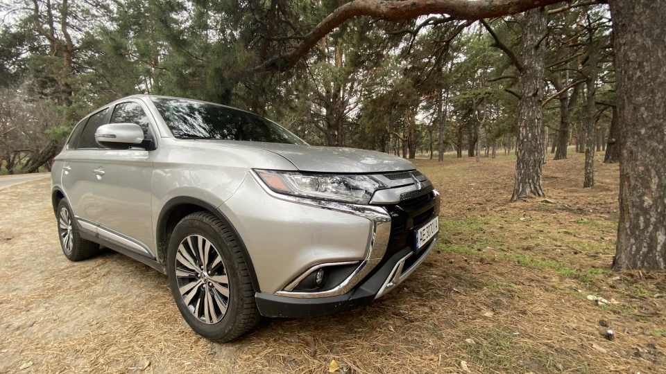 Mitsubishi Outlander 2