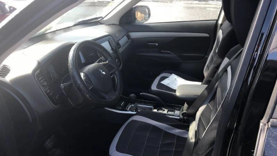 Mitsubishi Outlander 2