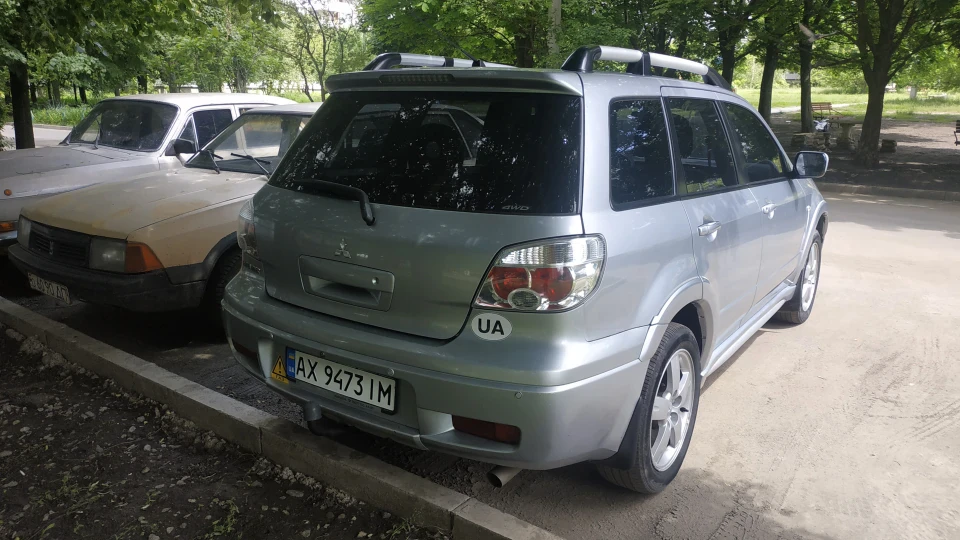 Mitsubishi Outlander 2