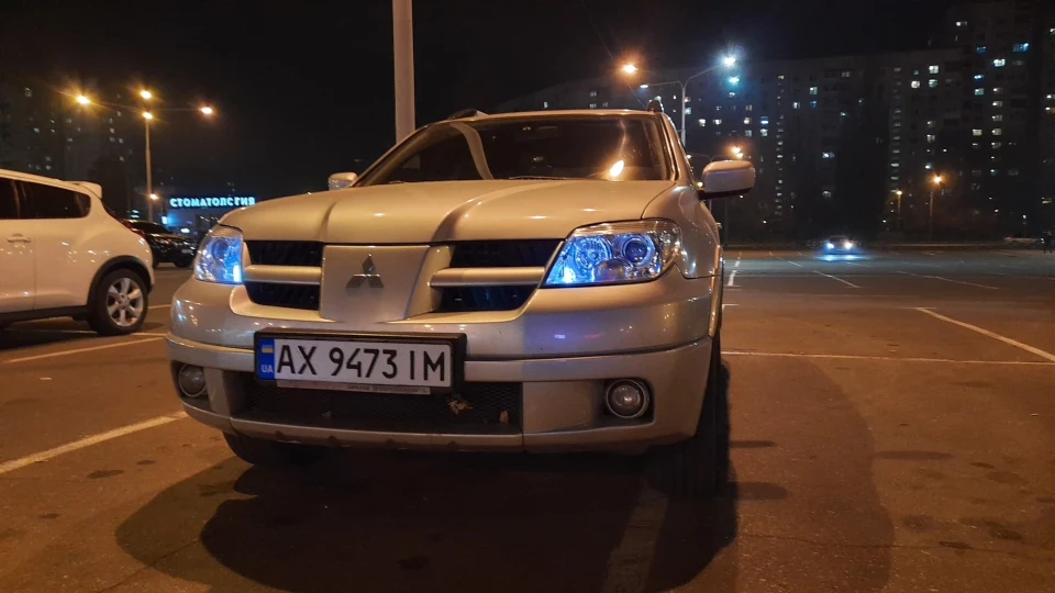 Mitsubishi Outlander 4