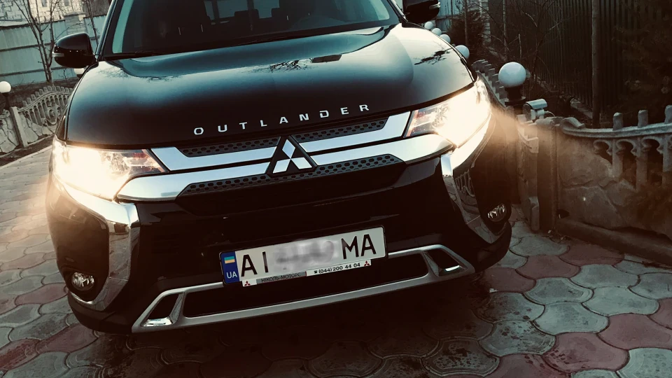 Mitsubishi Outlander 2