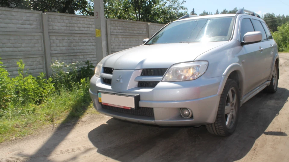 Mitsubishi Outlander 2