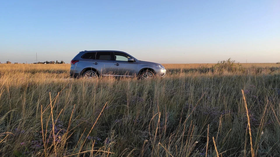 Mitsubishi Outlander 2