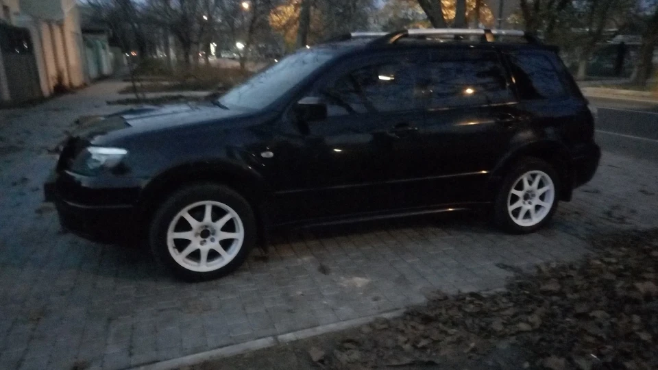 Mitsubishi Outlander 2.0 турбо 2