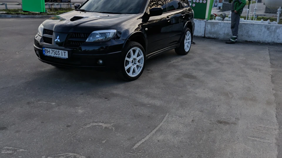 Mitsubishi Outlander 2.0 Turbo 5
